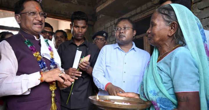 Sushasan Tihar 2025: Villagers' faces lit up on suddenly finding the Chief Minister among them