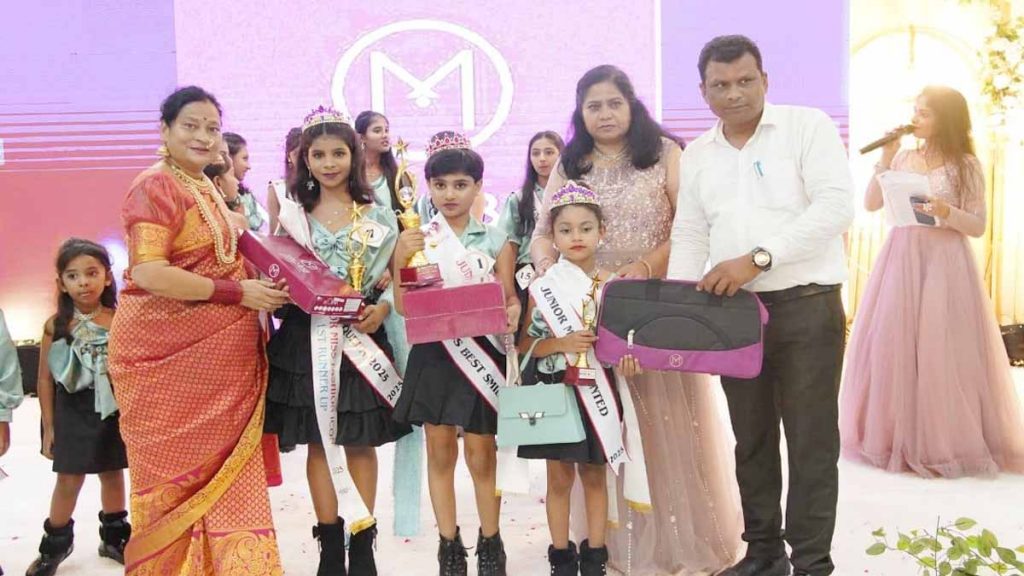 'Super Mom Crown Season 5 Kids Fashion Icon'
