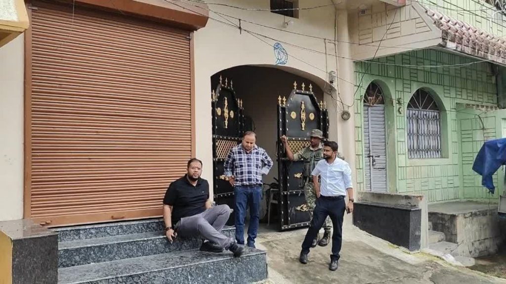 Income tax team continuously raids in Chirmiri
