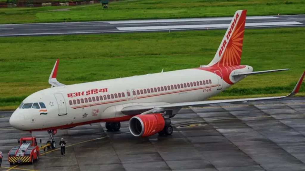 A major accident was averted at Mumbai airport