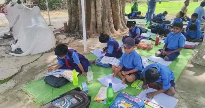 Villagers angry with the lack of teachers locked the school