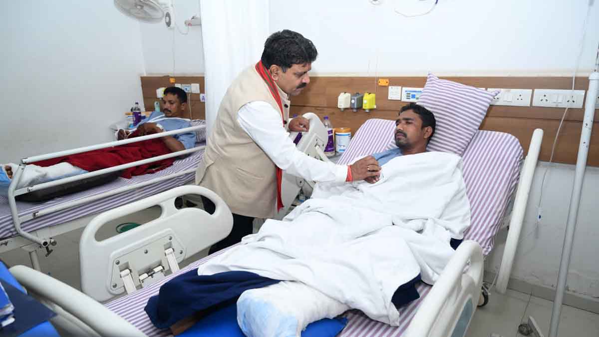 Deputy Chief Minister Sharma met with the soldiers injured in the IED blast at the hospital.