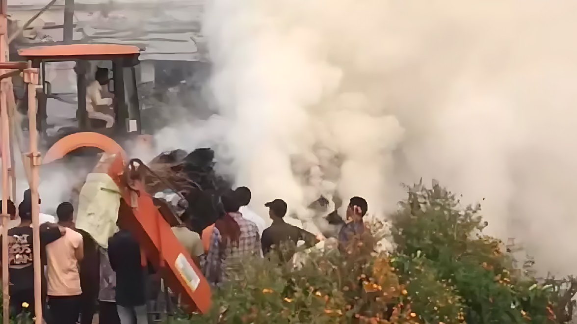 Fire Near Katha Pandal