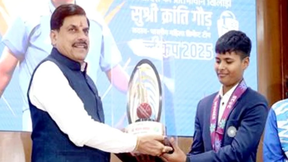 Women Cricketer Kranti Gaur