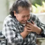 Heart Health Tips India : लापरवाही पड़ सकती है भारी: ये रोज़मर्रा की आदतें चुपचाप बढ़ा रही हैं हार्ट अटैक का खतरा