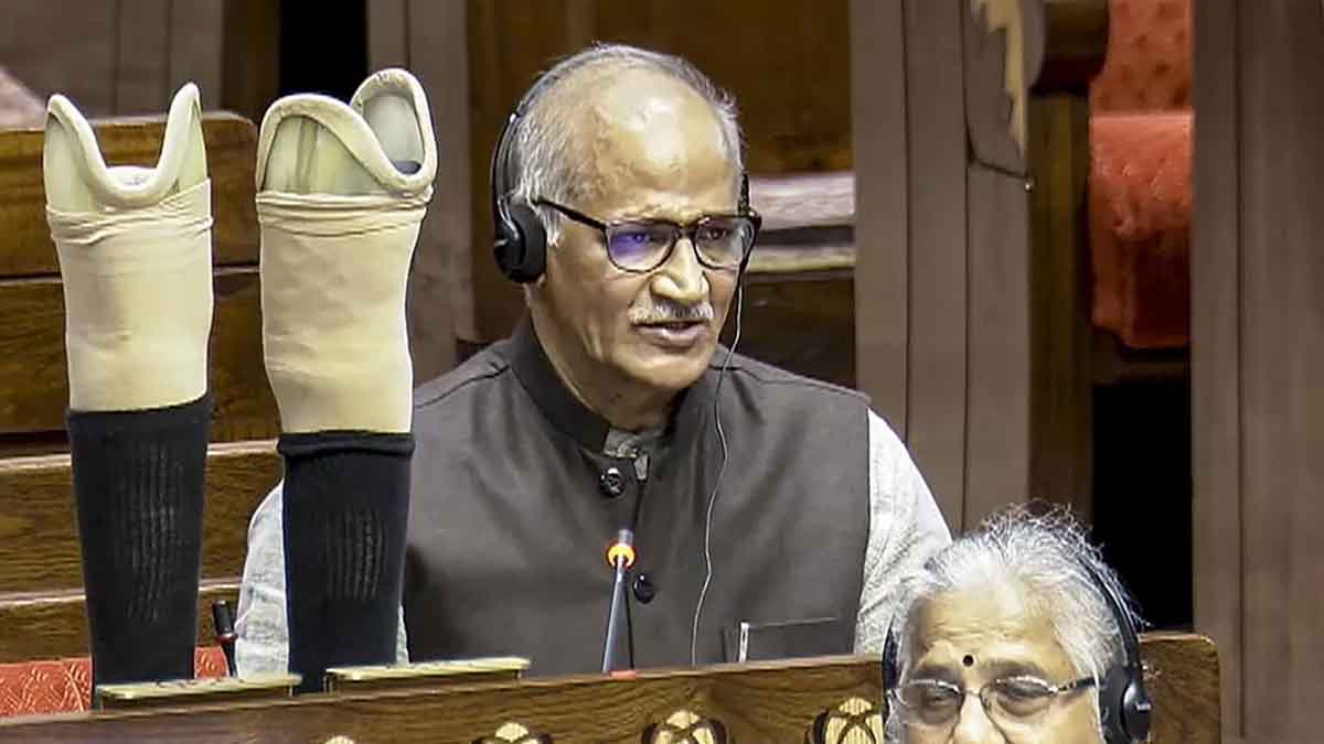 Silence in the House! The BJP MP took off his artificial leg on the bench.
