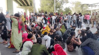 Administration's Proposal Rejected, Vehicles Set Ablaze; Why Have Employees in Noida Been on the Streets for 3 Days?