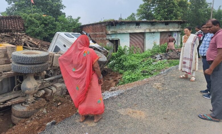 Balrampur Road Accident