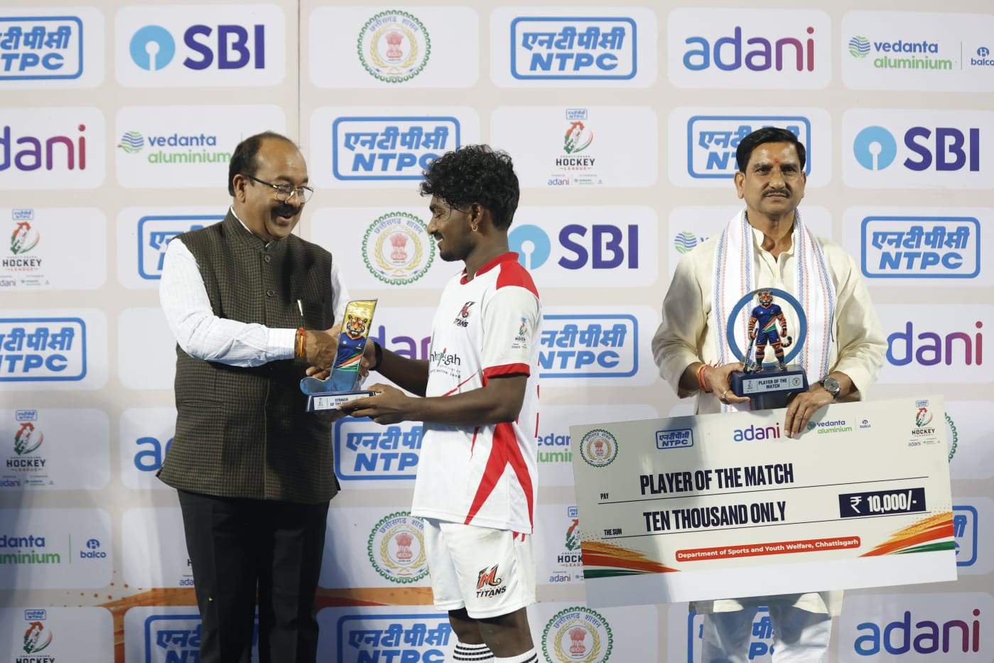 In the 7th match of the Chhattisgarh Hockey League, Mainpat Titans defeated Rajdhani Royals 5-2.