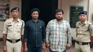Passenger’s pocket picked of ₹21,000 after a person in an auto-rickshaw feigned vomiting; two arrested